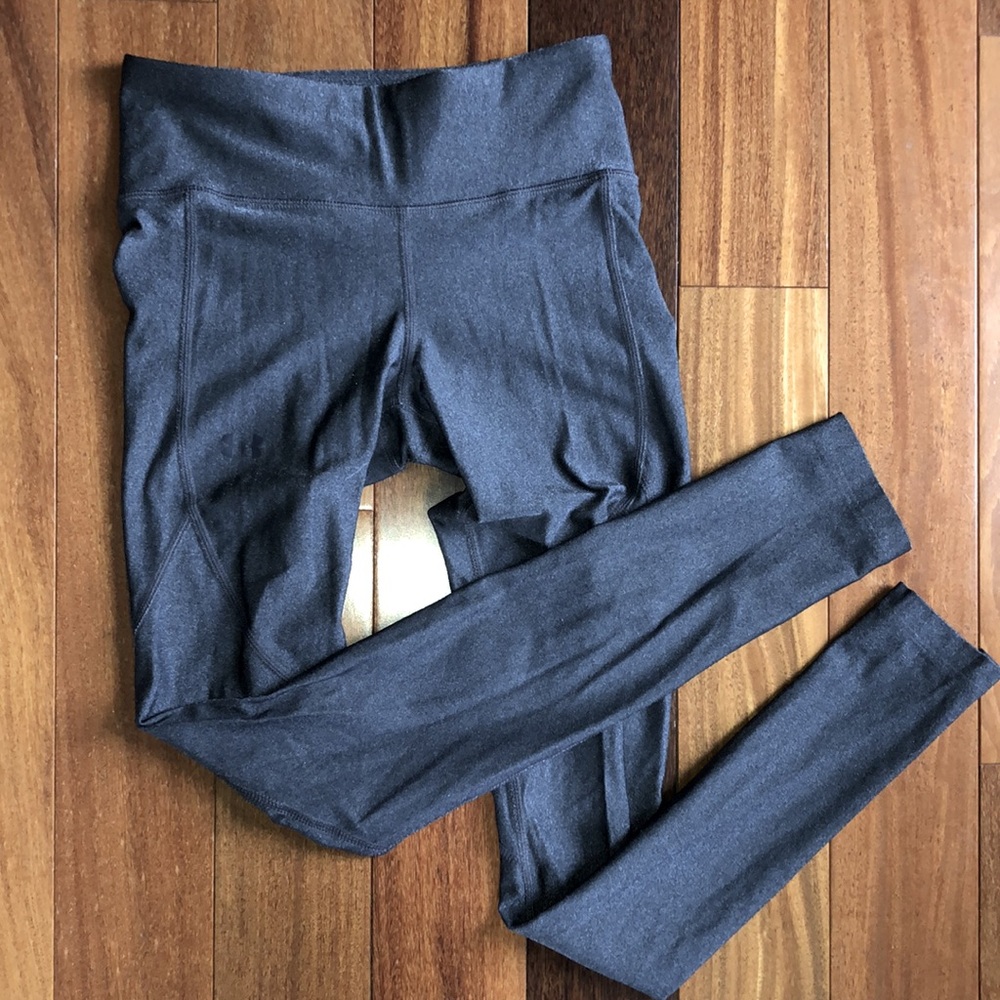 Under Armour heat gear xs gray leggings